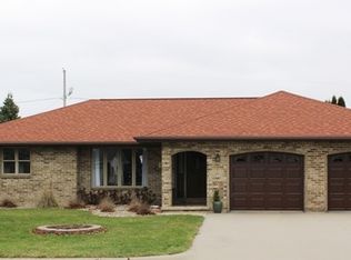 1214 8th Ave SE, Dyersville, IA 52040