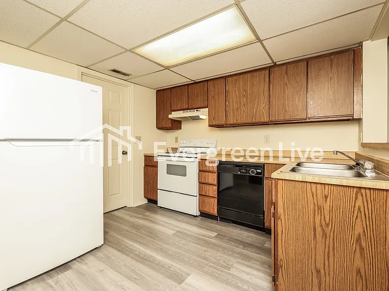 2459 Cross Village Dr — Photo 6
