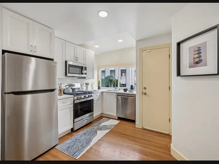 2834 Summit St #2834 — Photo 9