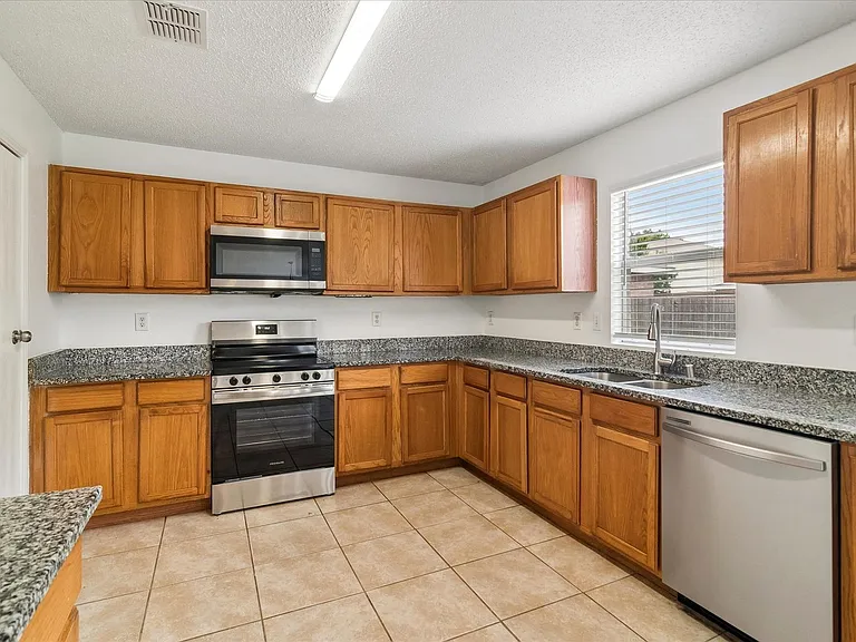 2217 Bradford Pear Dr — Photo 7