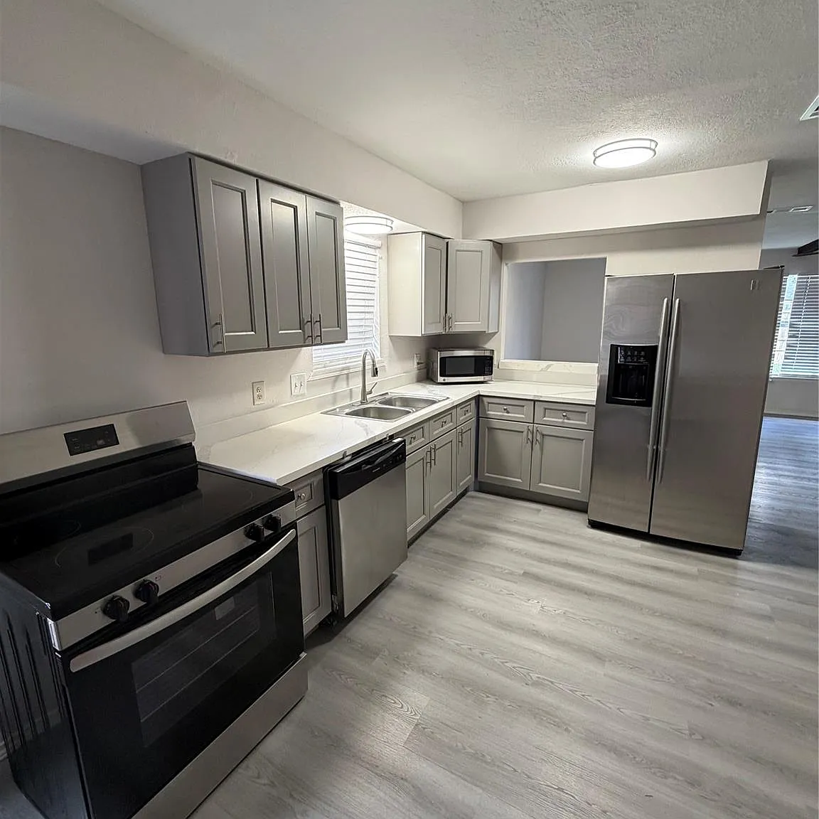 4 bed, 2.0 bath, 1596 sqft, $2,400 — Photo 3