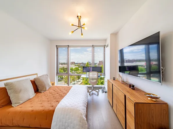 75 Park Lane South image 7 of 10