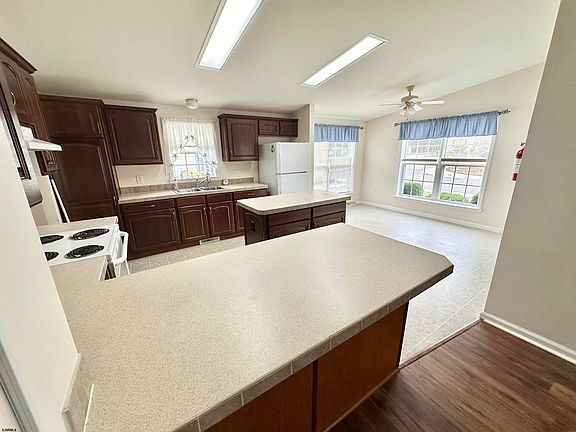 2nd image of 11 Fernwood Ln