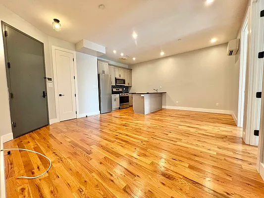 Rented by ERNY LLC | media 24