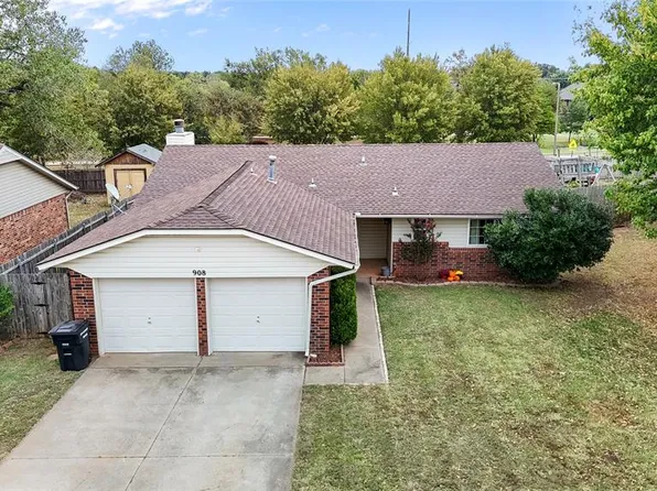 908 Cottonwood Dr, Moore, OK 73160