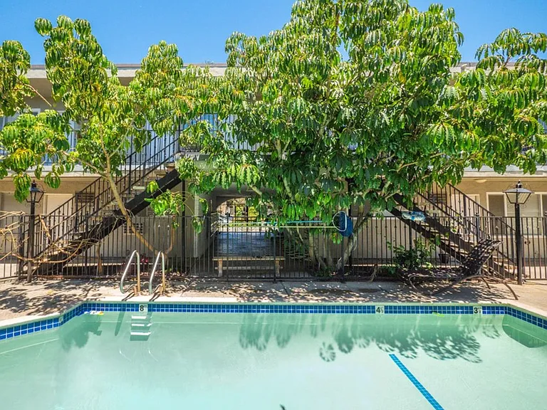 14220 Burbank Blvd — Photo 39