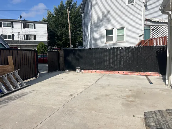 3146 Richmond Terrace image 9 of 10