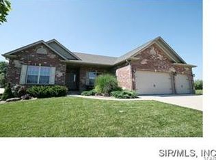 8020 Piedmont Dr, Troy, IL 62294