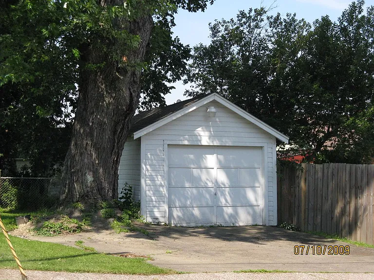 3019 Woodlawn Ave — Photo 3