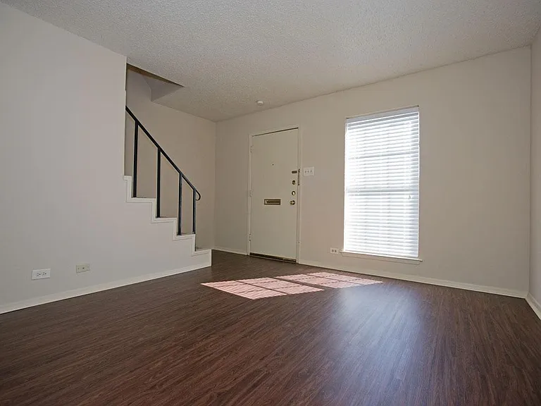 114 E Amherst Dr #A — Photo 2
