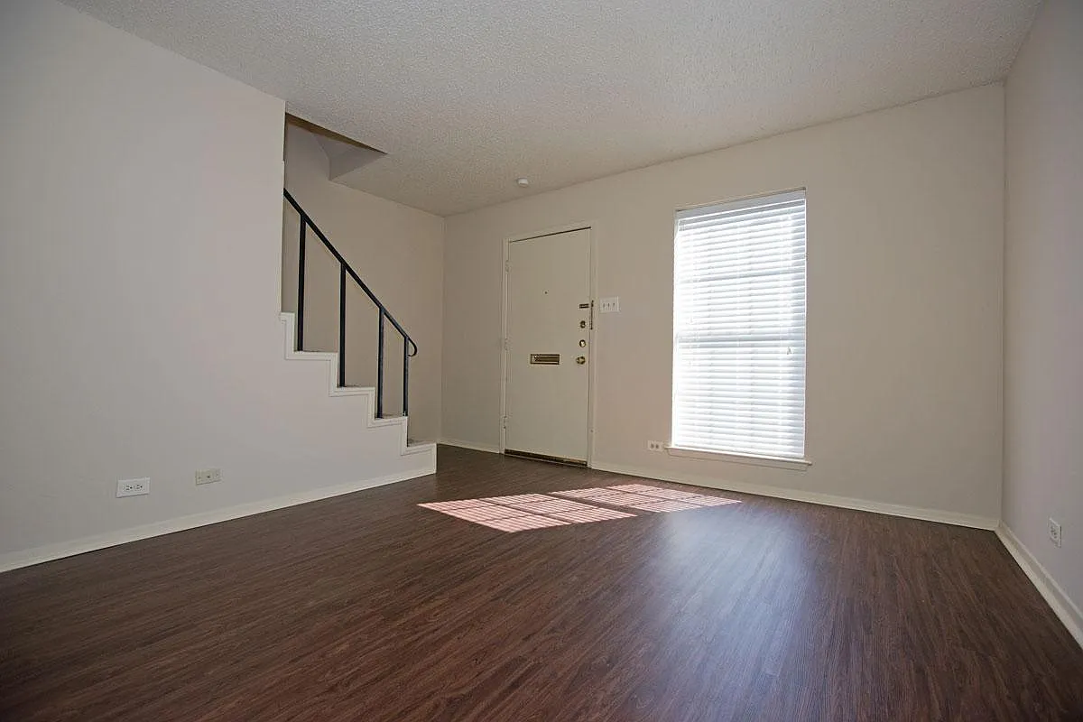 Building Photo - 114 E Amherst Dr #A