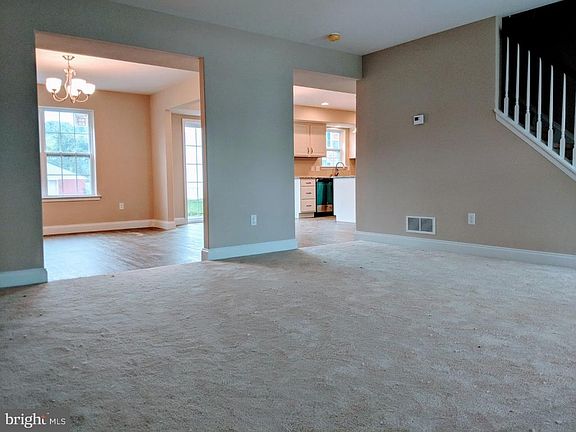 4th image of 726 Belfair Dr