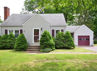 15 Middle Dr, Windsor Locks, CT 06096