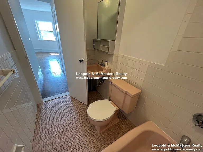 24 Mt. Vernon St apartment — Photo 16