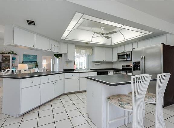 5th image of 606 SE 15th St