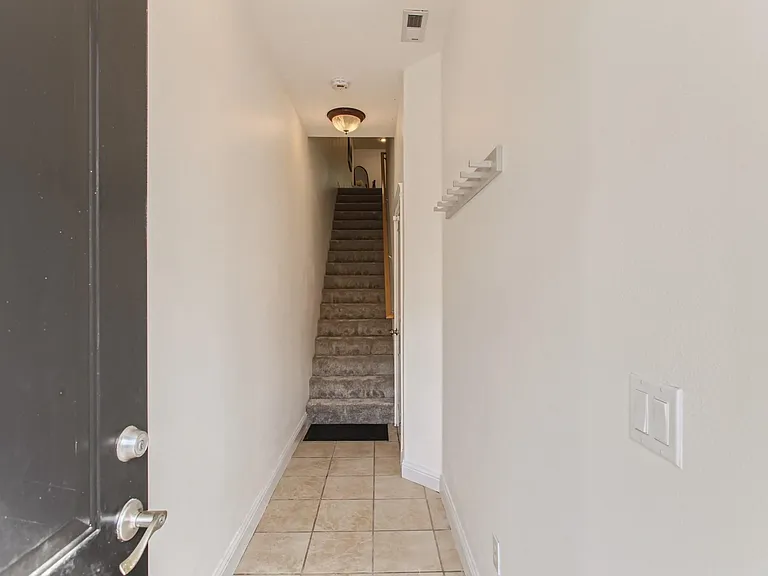 4734 SW View Point Ter — Photo 7