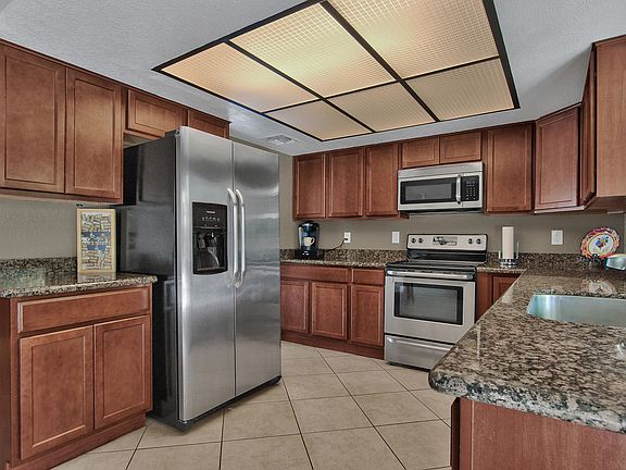 4th image of 2701 E Louise Dr