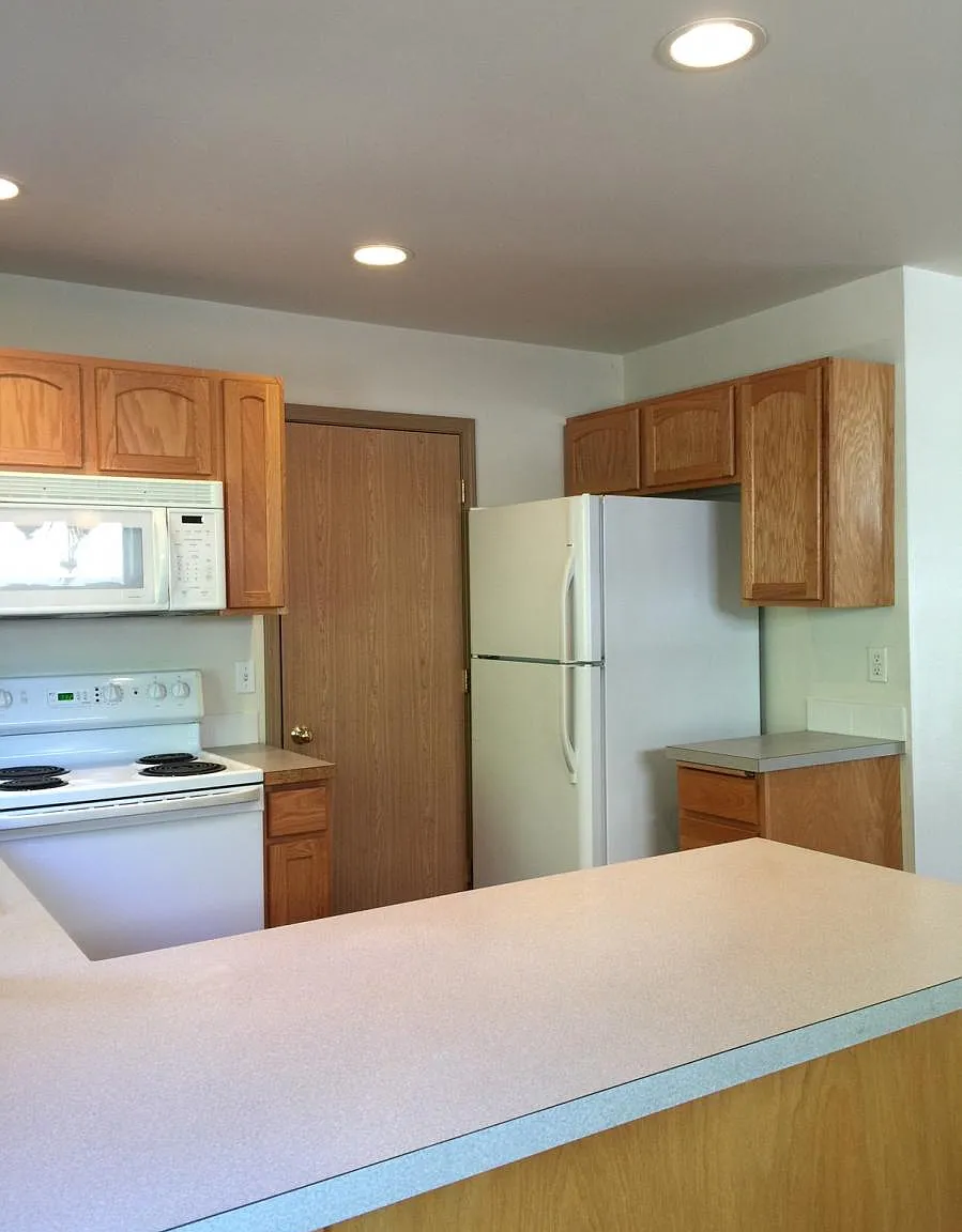 3 bed, 2.5 bath, 1279 sqft, $2,600 — Photo 4