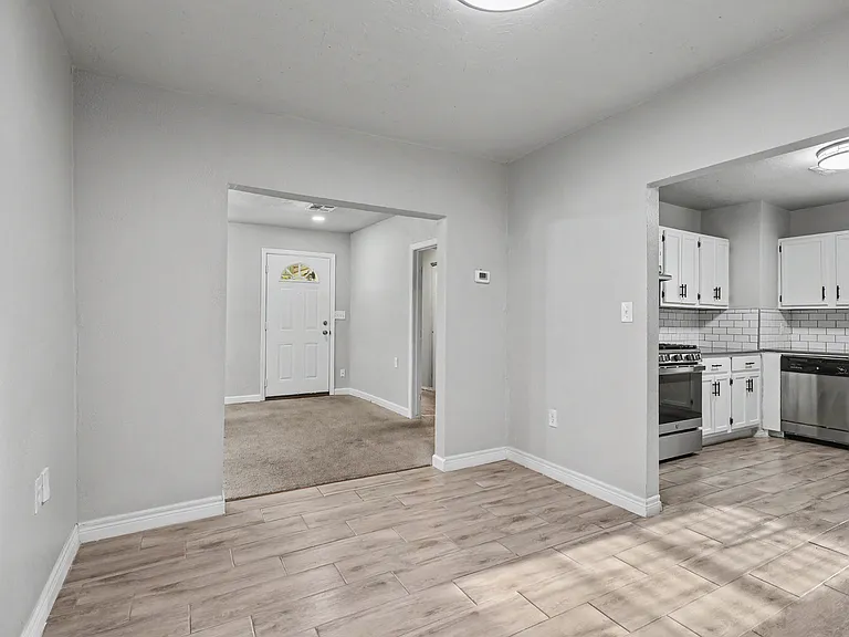 537 SW 46th St — Photo 10