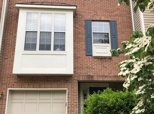 2463 Clover Field Cir, Herndon, VA 20171