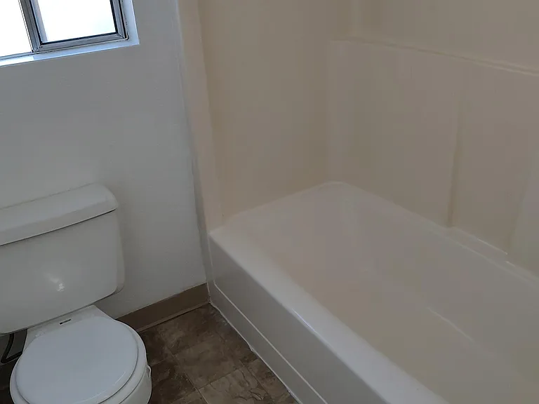 Full bath upstairs.
