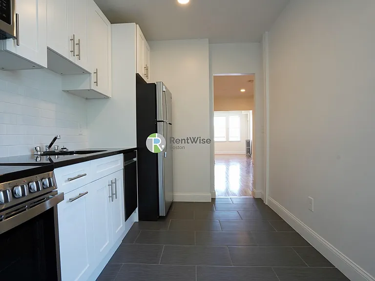 123 Sutherland Rd #P — Photo 16