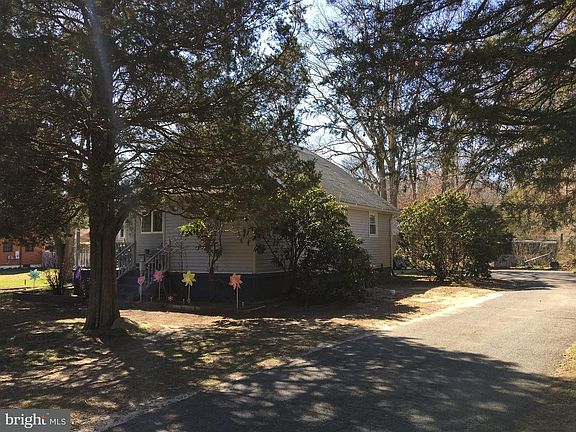 2nd image of 713 Shewchenko Ave