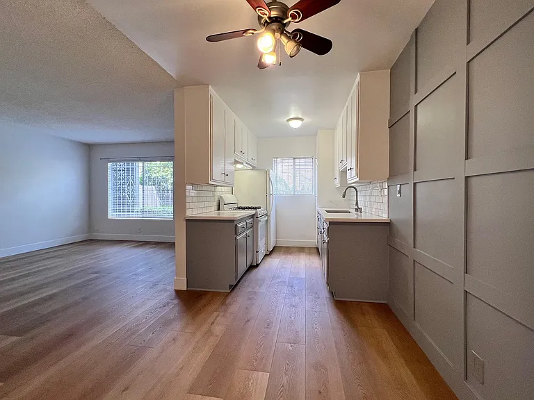 3733 Military Living/Dining/Kitchen