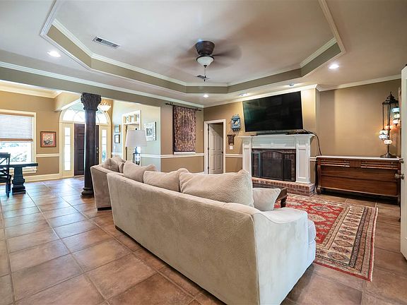 3rd image of 125 Devereaux Dr