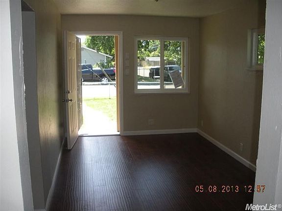 4th image of 640 James St