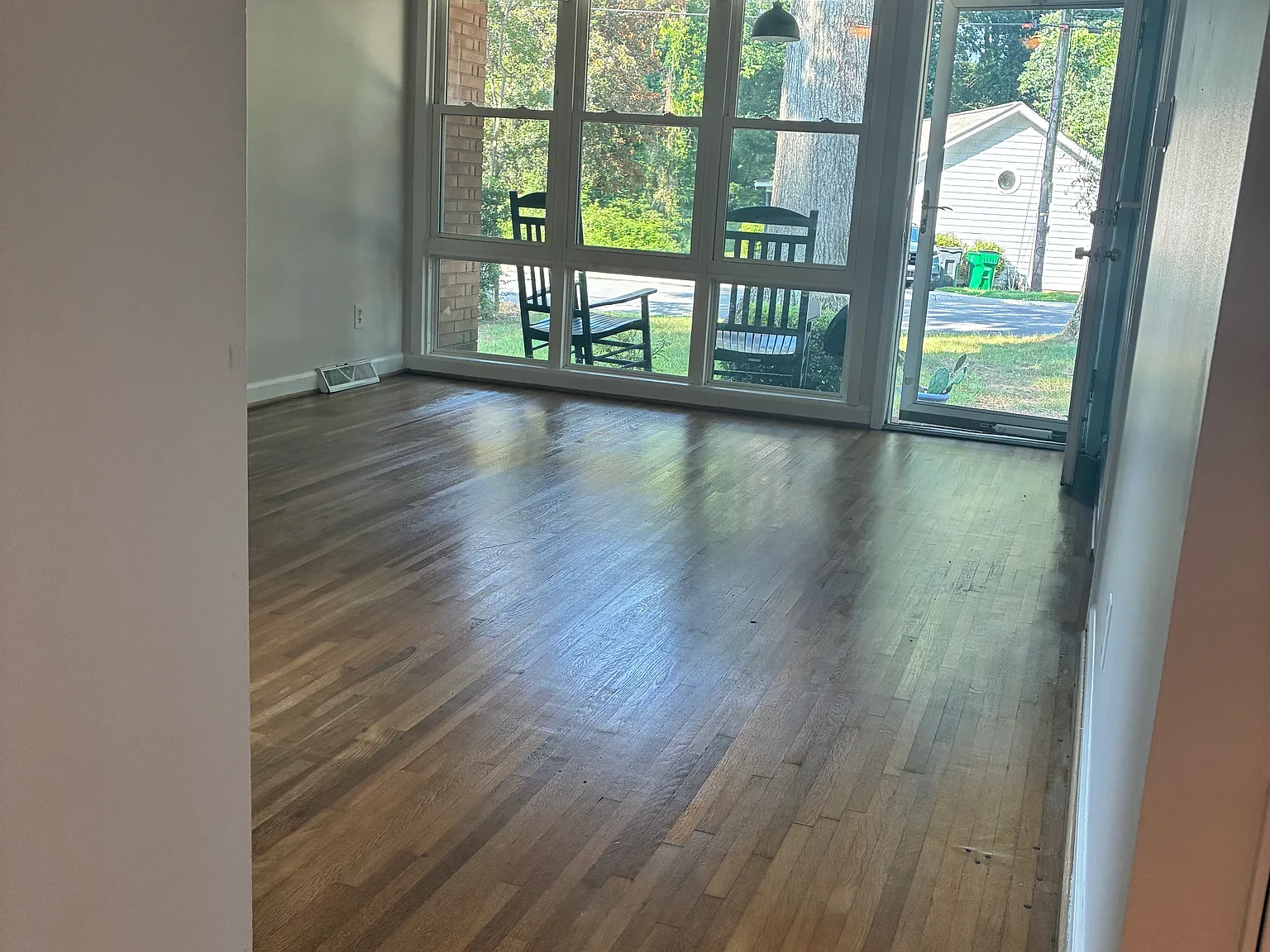 3 bed, 1050 sqft, $2,395 — Photo 3