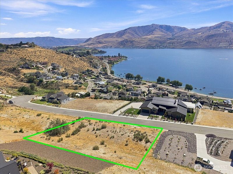 3rd image of 127 Crystal Crest Drive