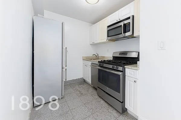 Rented by A&E Real Estate Management | media 7