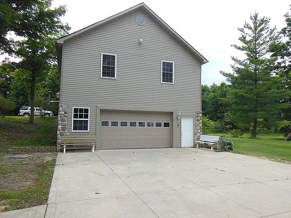 garage with 30 x 40 c pad