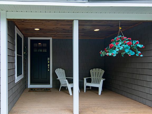 3rd image of 760 Lost River Road