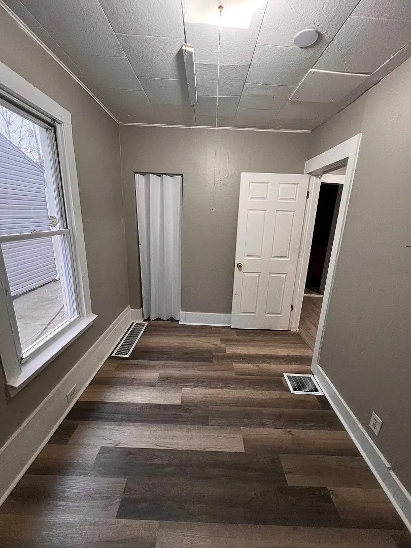 Fully Renovated 5-Bedroom, 2-Bath Single-Family Driveway + Water, Sewer & Trash Covered — Photo 4