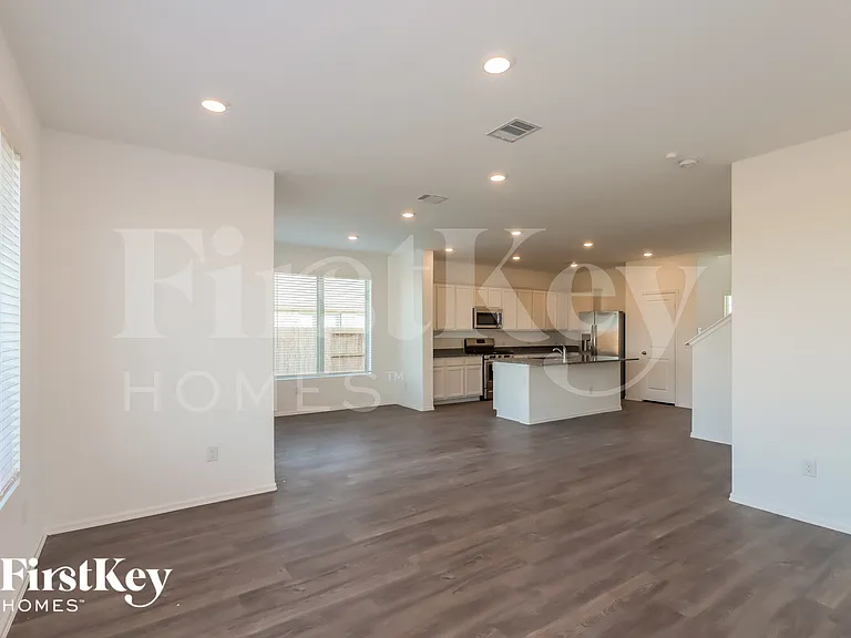 7307 Hillside Ave — Photo 5