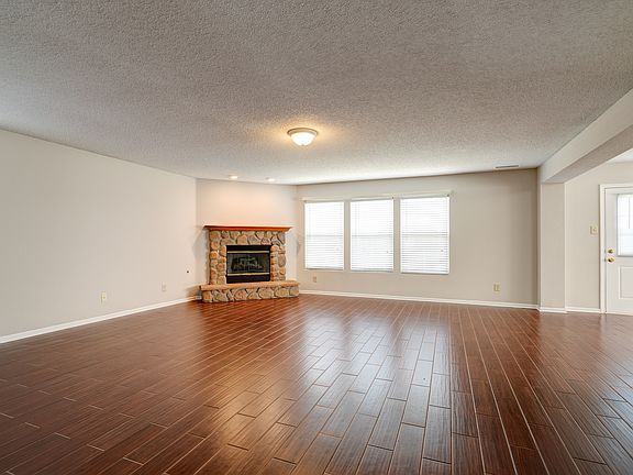 5th image of 1933 Zachary Ln