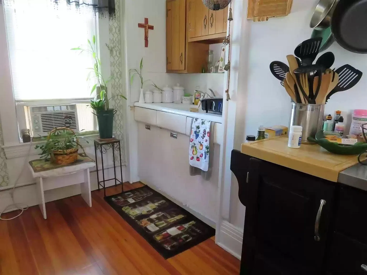 96 Manning Blvd — Photo 3