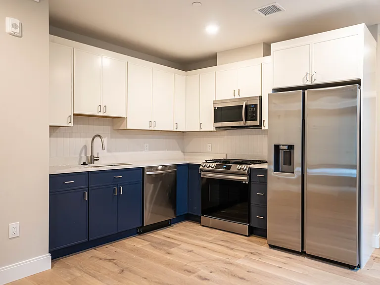 157 Everett St #102 — Photo 2