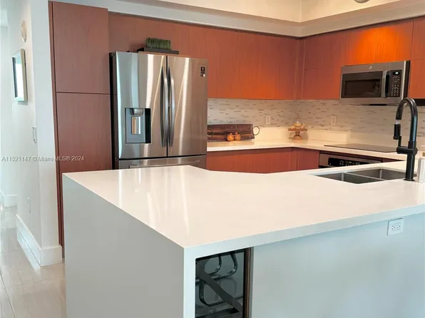 15051 Royal Oaks Ln APT 1001, North Miami, FL 33181
