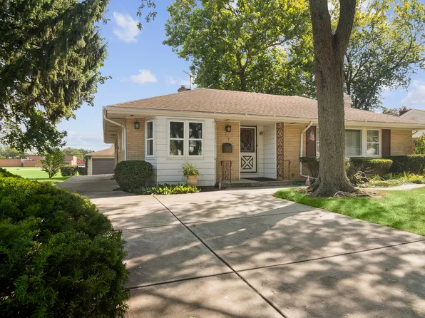 315 S We Go Trl, Mount Prospect, IL 60056