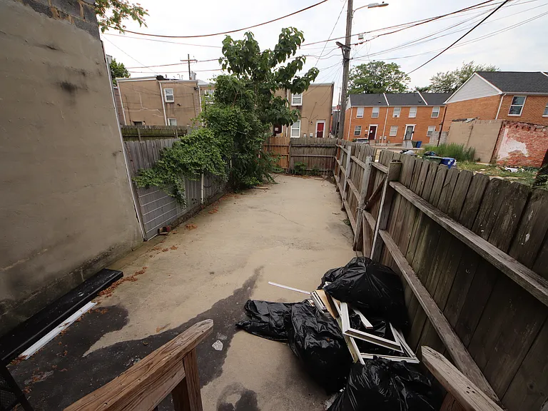 N Montford Ave — Photo 7
