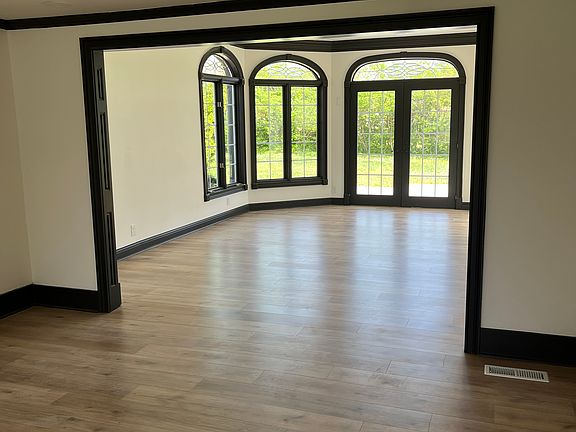 2nd image of 202 Harbor Dr