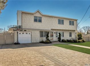 19 Woodlawn Ave, Deer Park, NY 11729