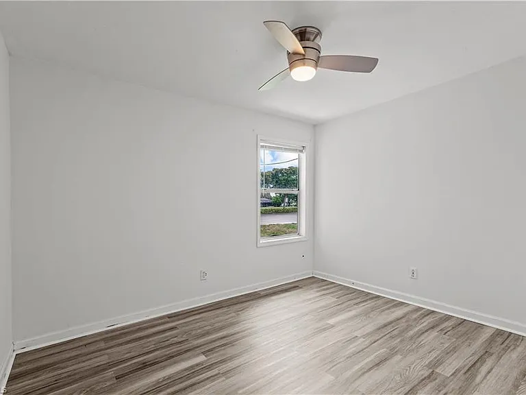 612 Santa Barbara Blvd — Photo 27
