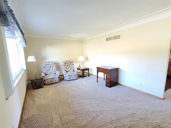 4th image of 503 Bauer Ln