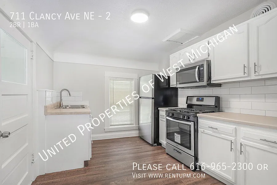 Building Photo - 711 Clancy Ave NE #2