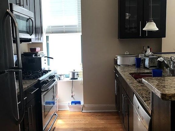 4th image of 855 N Lasalle St #4S