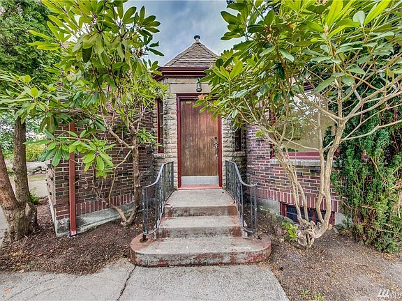 3rd image of 6020 N Park Way